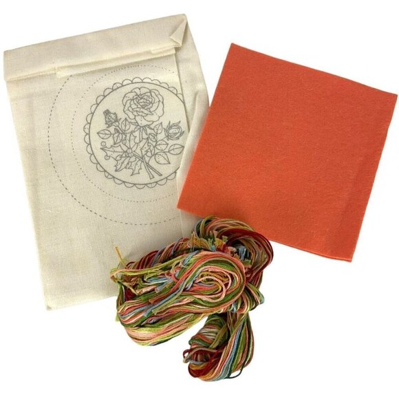 Hallmark Design Crewel Holiday Ornament Kit 7258 Christmas Rose Vtg 1979 - Picture 3 of 4